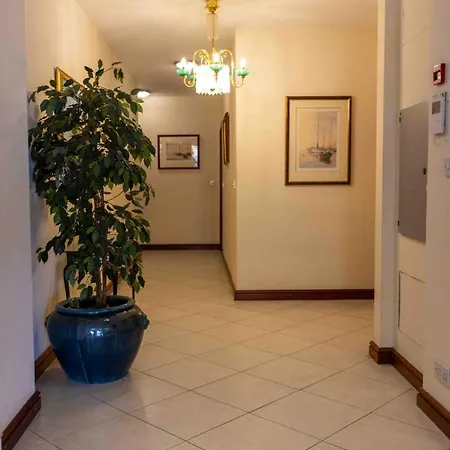 Seaviewportomasoyacht Apartment, Next To Paceville