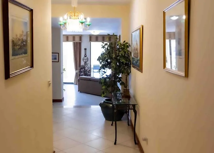 Seafront Portomasoyacht Apartment, Next To Paceville Apartmán *