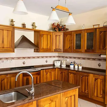 Seafront Portomasoyacht Apartment, Next To Paceville アパート