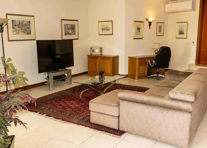 Seafront Portomasoyacht Apartment, Next To Paceville St. Julian's