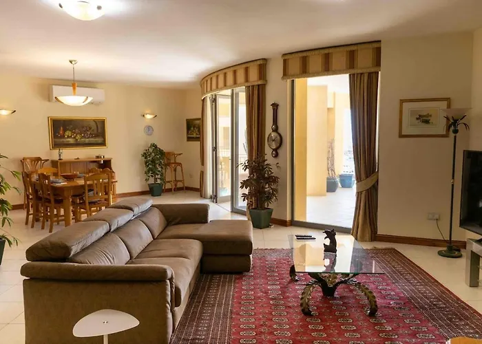 Seafront Portomasoyacht Apartment, Next To Paceville 아파트 *