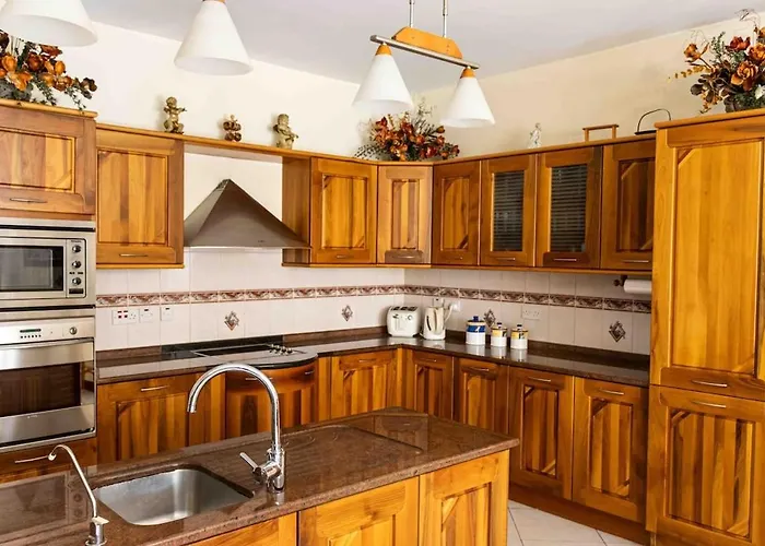 Seafront Portomasoyacht Apartment, Next To Paceville Apartament