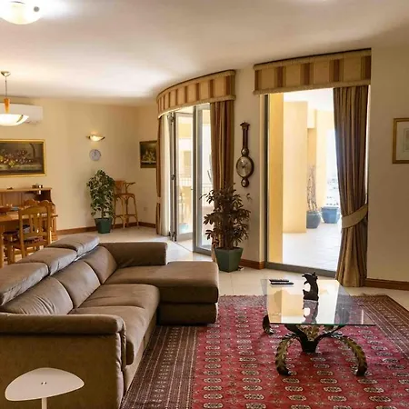 Seaviewportomasoyacht Apartment, Next To Paceville Apartment *